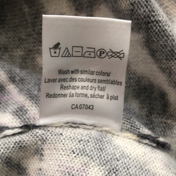 👍🏻2/$25.00 - Ladies Cardigan, gently used, Size XL. - Picture 6 of 6